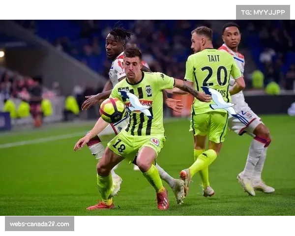 半场:洛里昂1-0图卢兹,帕吉斯点射破门 半场:洛里昂1-0图卢兹,帕吉斯点射破门