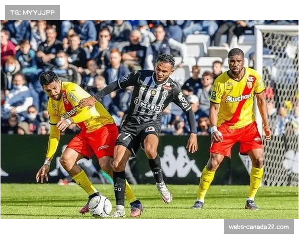 昂热vs朗斯保级大战，主队后防注意力成隐患